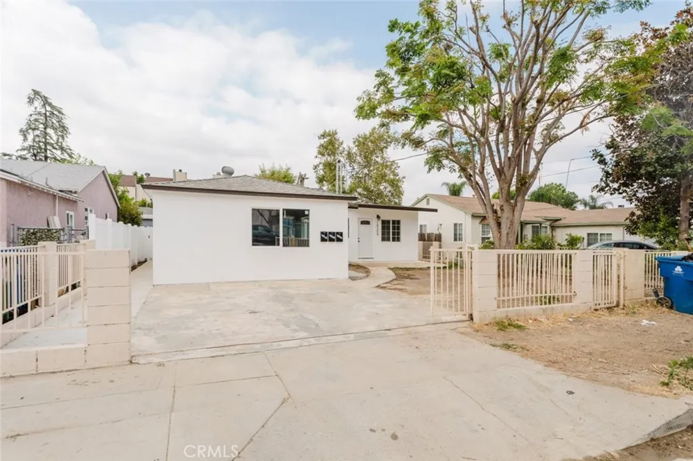 18310 Gresham Street Northridge, CA 91325