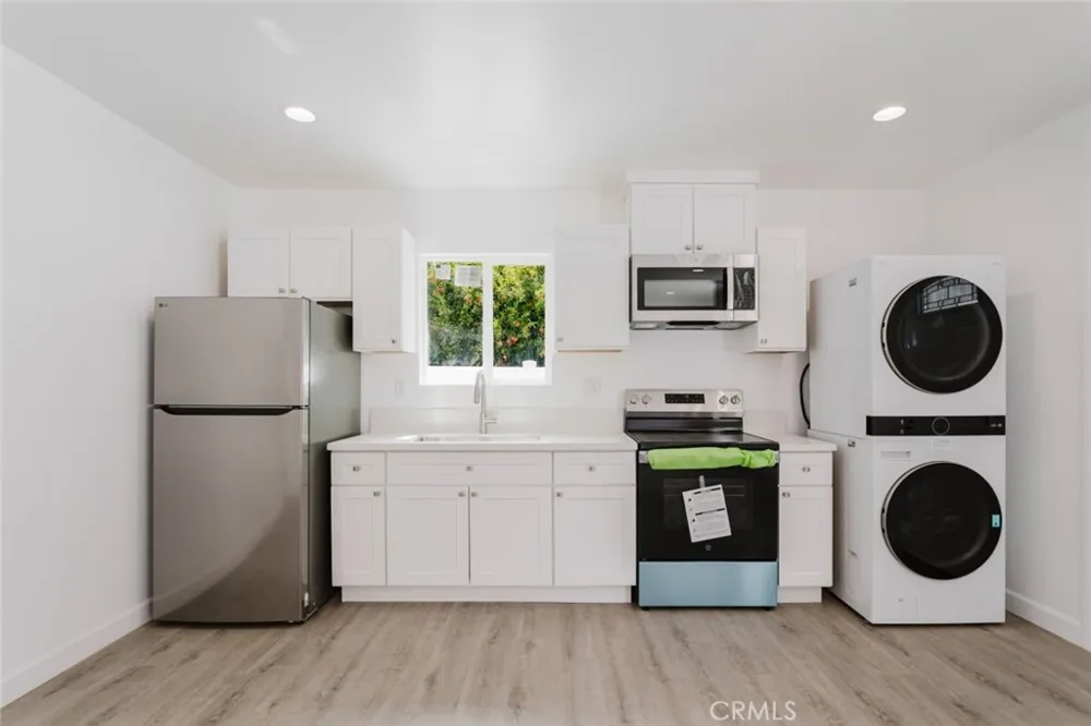 18310 Gresham Street Northridge, CA 91325