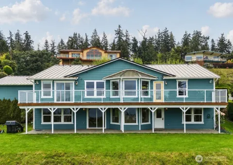 838 W Gladstone Drive
