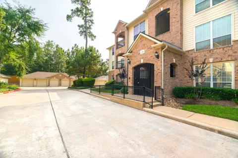 6607 Lake Woodlands Drive #312