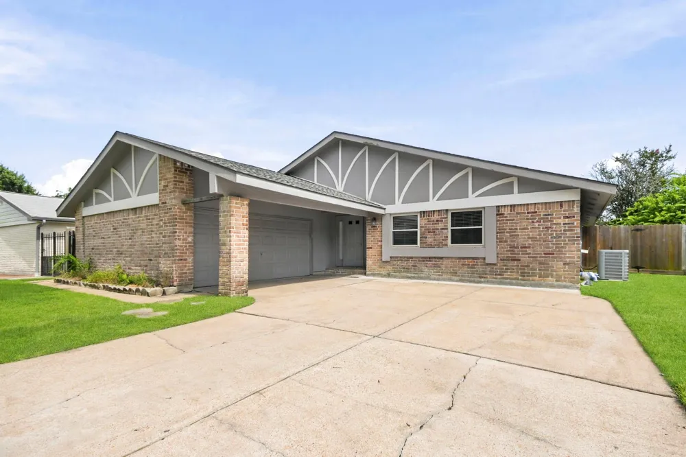830 Seacliff Drive Houston, TX 77062