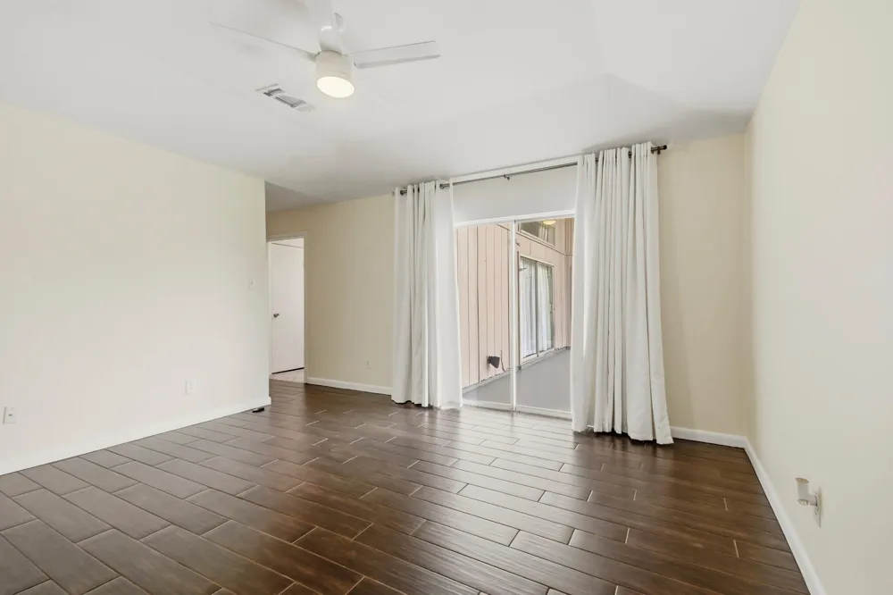 830 Seacliff Drive Houston, TX 77062