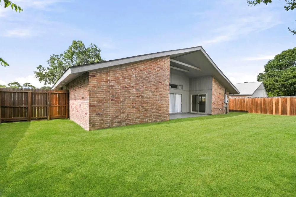 830 Seacliff Drive Houston, TX 77062