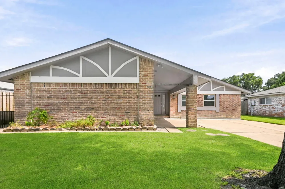 830 Seacliff Drive Houston, TX 77062