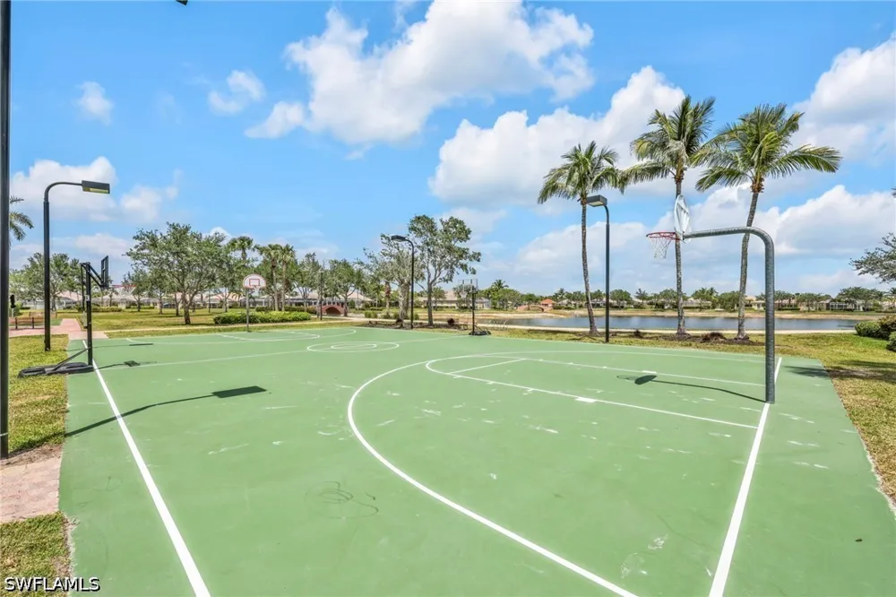 Querce Court Naples, FL 34114