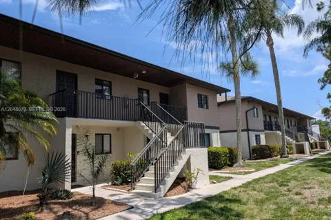 1210 HALL RD #208