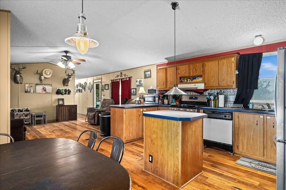 7300 Goehring Road Ledbetter, TX 78946