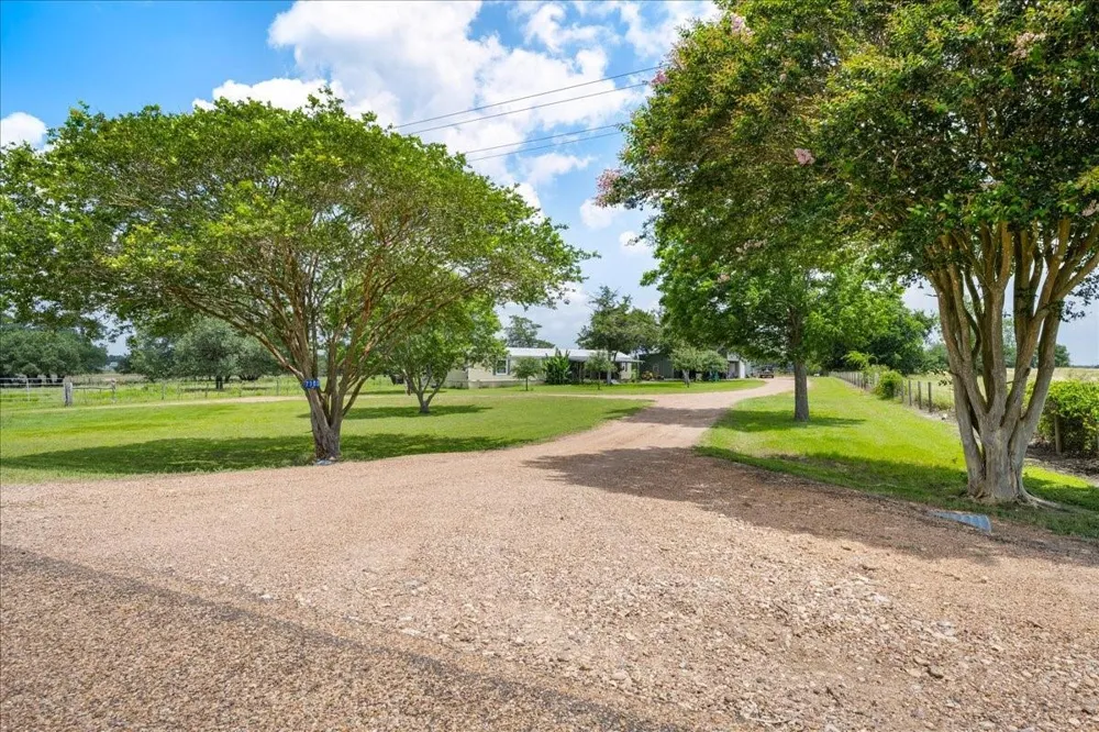 7300 Goehring Road Ledbetter, TX 78946
