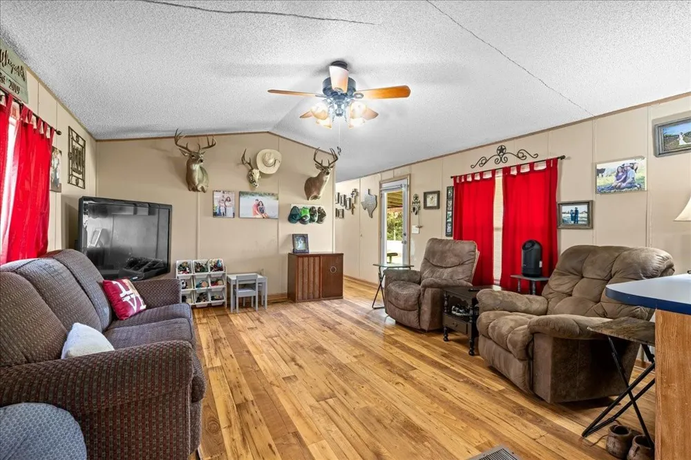 7300 Goehring Road Ledbetter, TX 78946