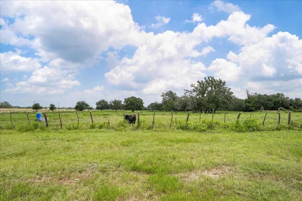 7300 Goehring Road Ledbetter, TX 78946