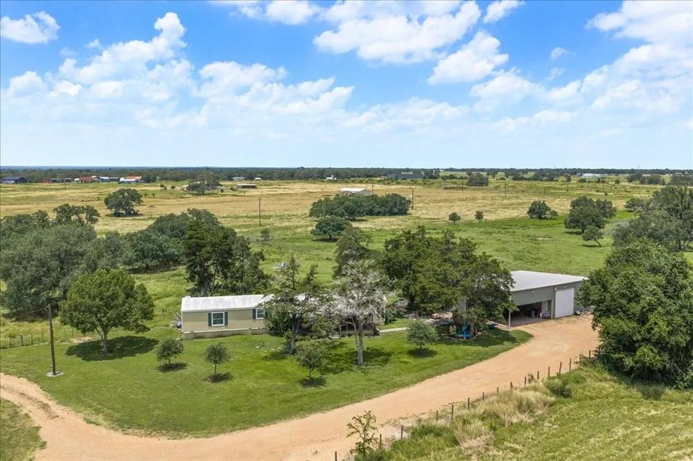 7300 Goehring Road Ledbetter, TX 78946