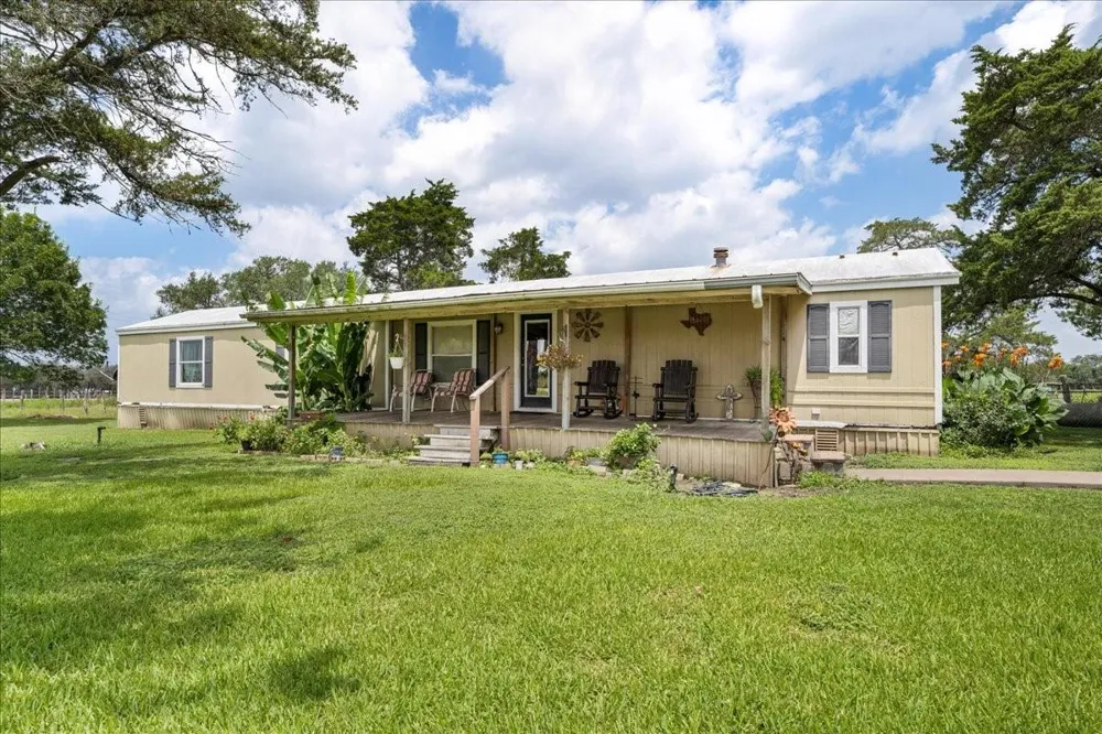 7300 Goehring Road Ledbetter, TX 78946