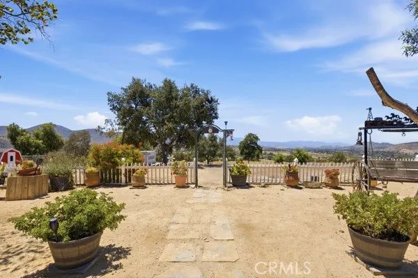 9722 Hierba Agua Dulce, CA 91390