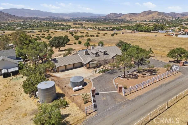 9722 Hierba Agua Dulce, CA 91390