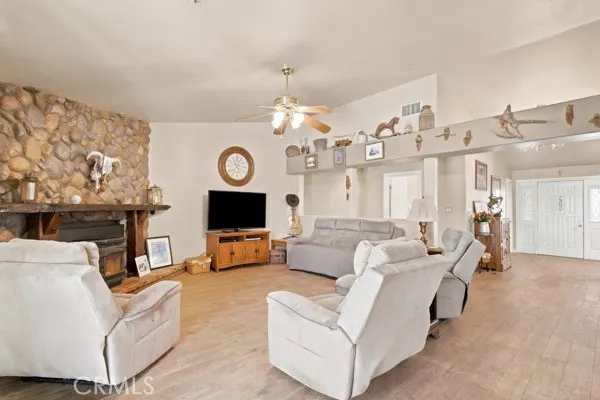 9722 Hierba Agua Dulce, CA 91390