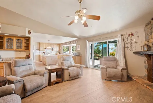 9722 Hierba Agua Dulce, CA 91390