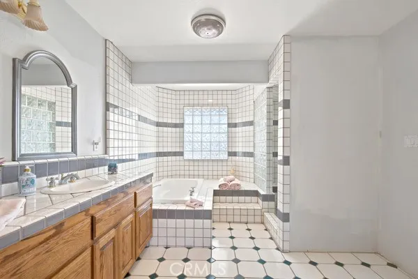 9722 Hierba Agua Dulce, CA 91390