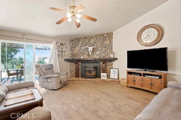 9722 Hierba Agua Dulce, CA 91390