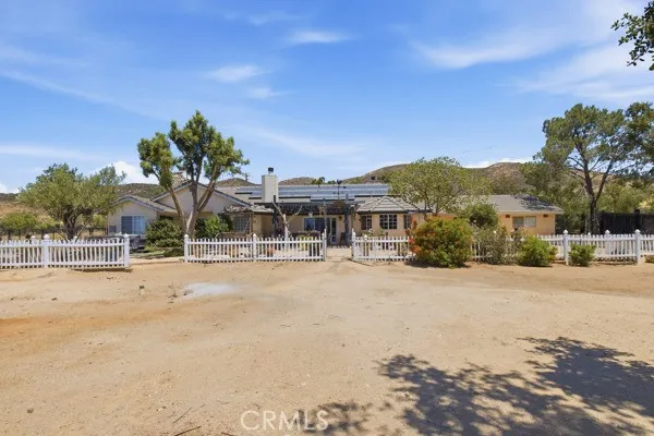 9722 Hierba Agua Dulce, CA 91390