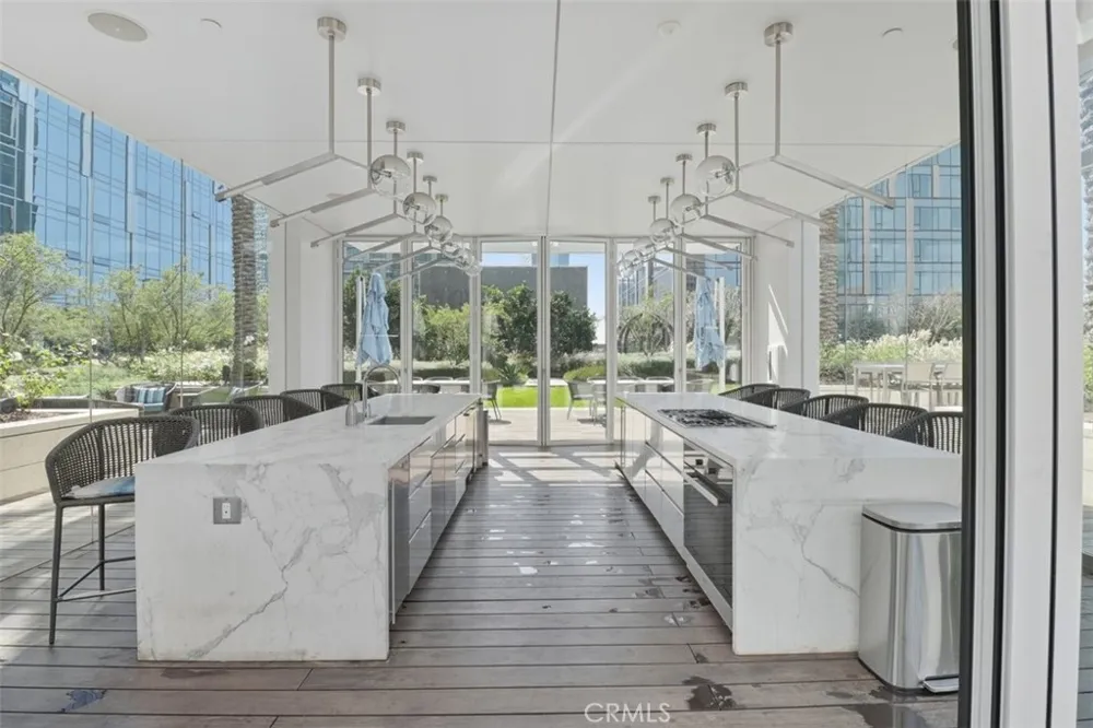 877 Francisco Street #3102 Los Angeles, CA 90017
