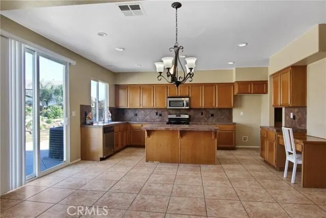 235 Peregrine Lane San Jacinto, CA 92582