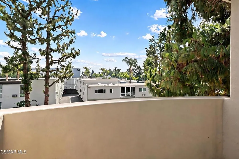 4106 W Kling Street Burbank, CA 91505