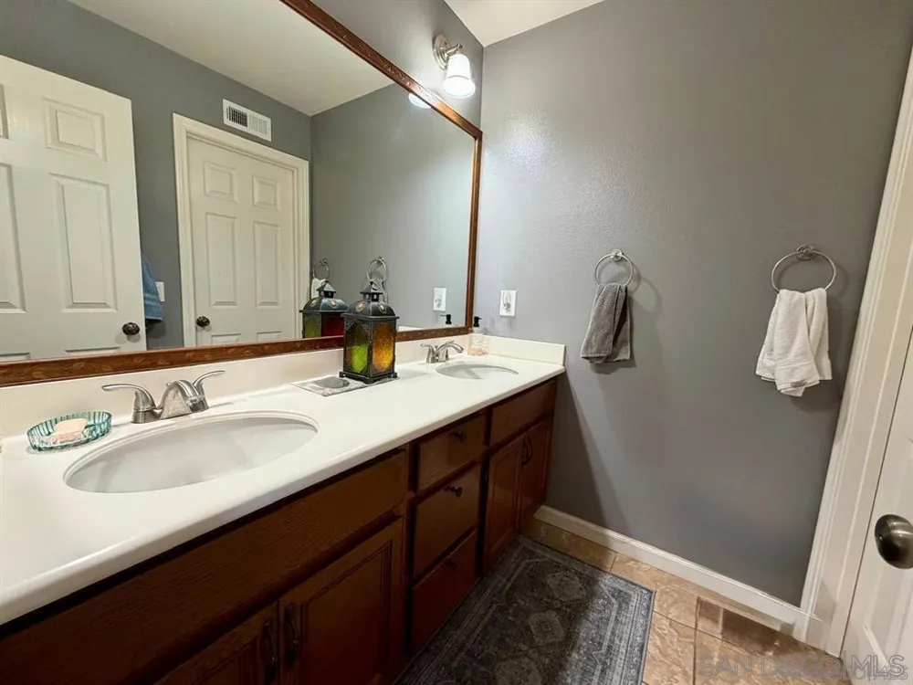 2297 treetop lane Chula Vista, CA 91915