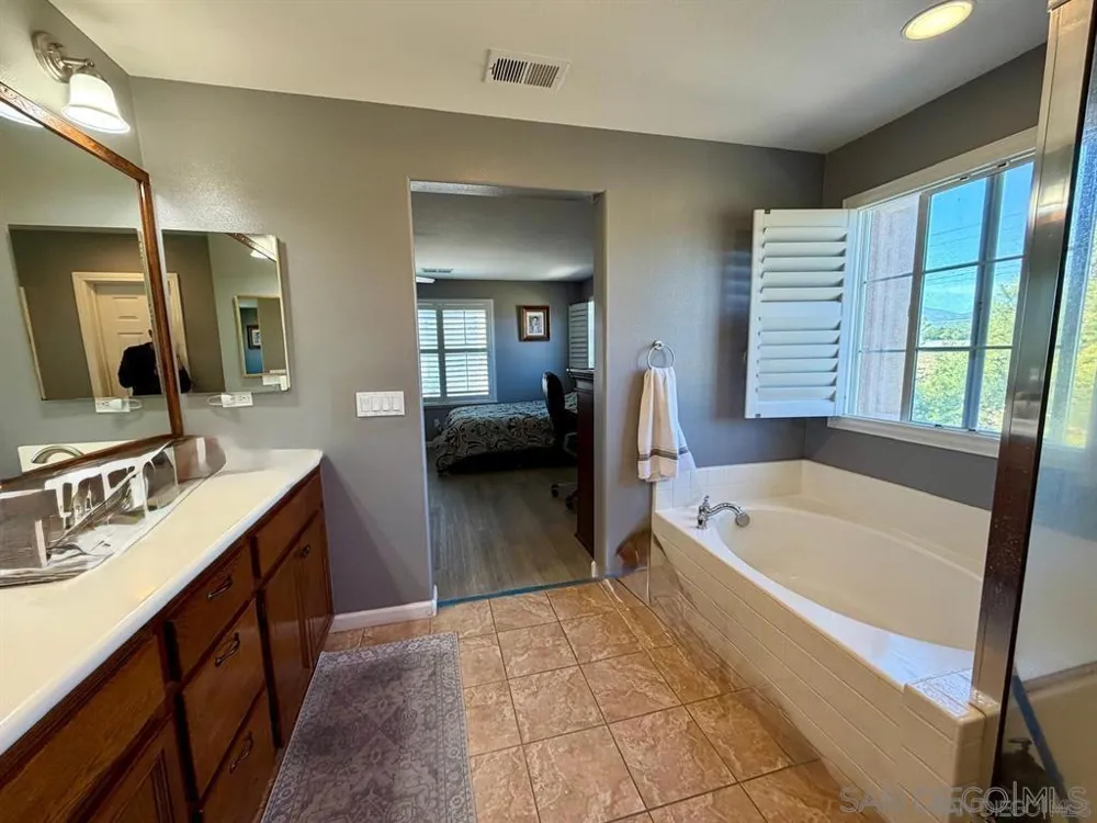 2297 treetop lane Chula Vista, CA 91915