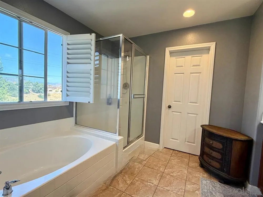2297 treetop lane Chula Vista, CA 91915