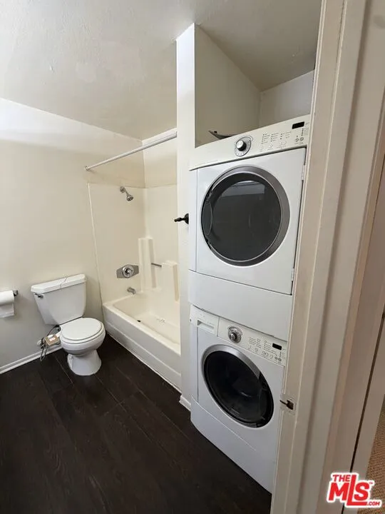 8221 Langdon Avenue #204 Van Nuys, CA 91406
