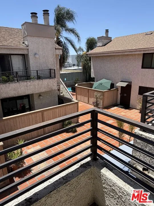 8221 Langdon Avenue #204 Van Nuys, CA 91406