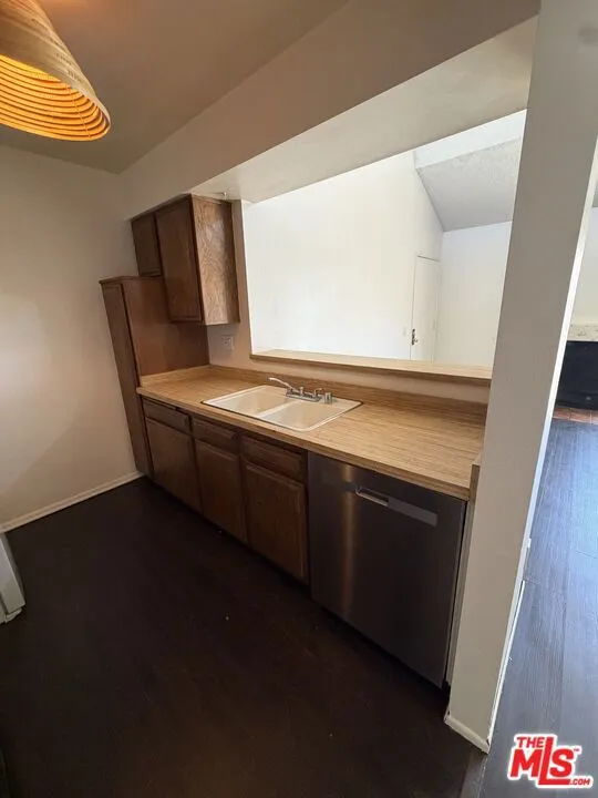 8221 Langdon Avenue #204 Van Nuys, CA 91406