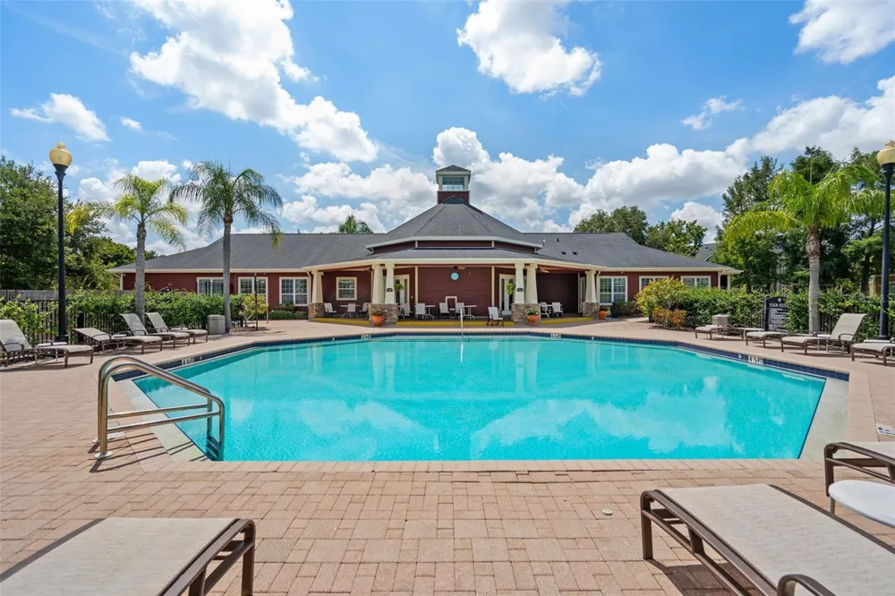 5611 BIDWELL PARKWAY #204 Sarasota, FL 34233