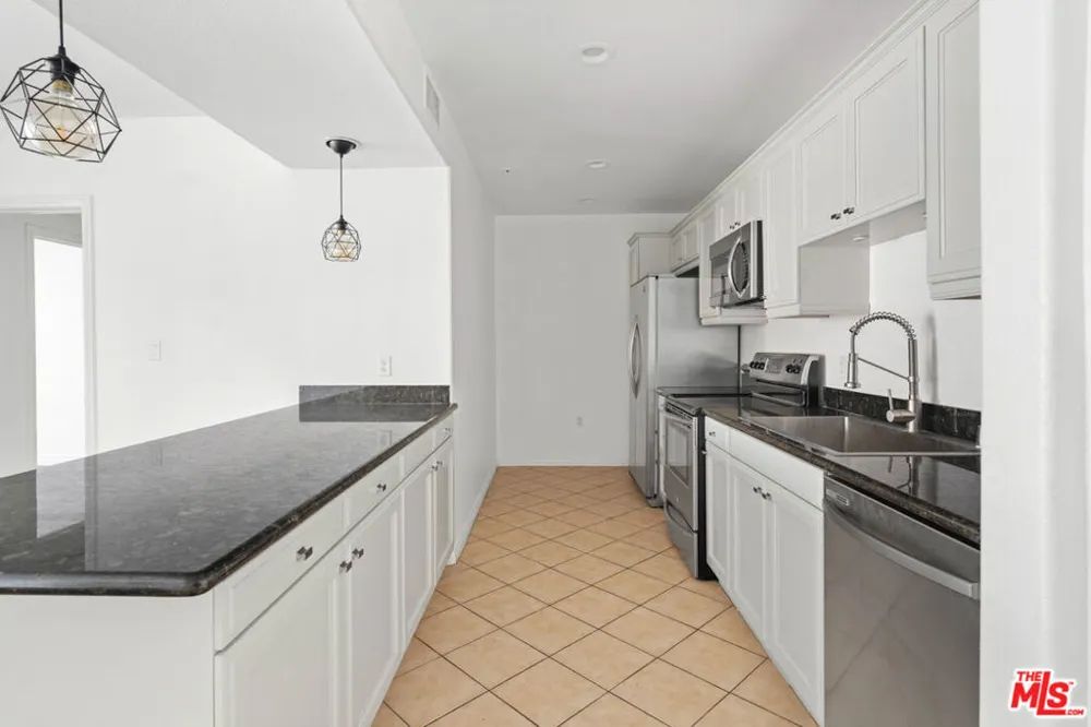 3740 Santa Rosalia Drive #326 Los Angeles, CA 90008