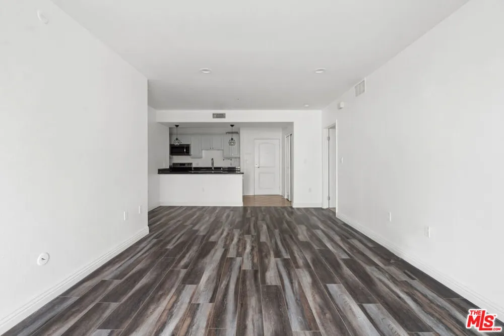 3740 Santa Rosalia Drive #326 Los Angeles, CA 90008