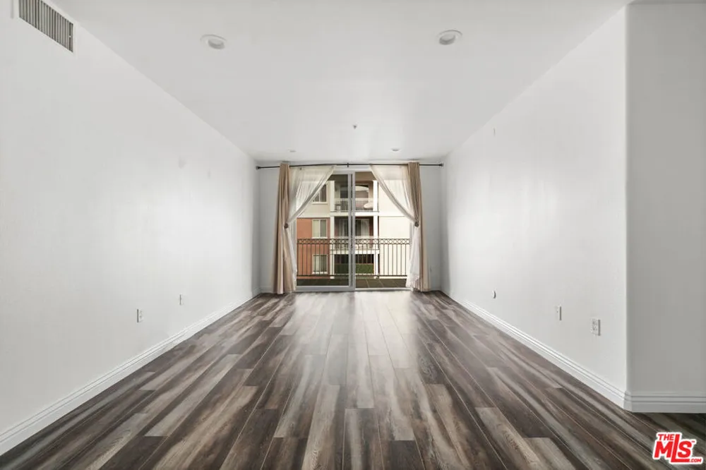 3740 Santa Rosalia Drive #326 Los Angeles, CA 90008