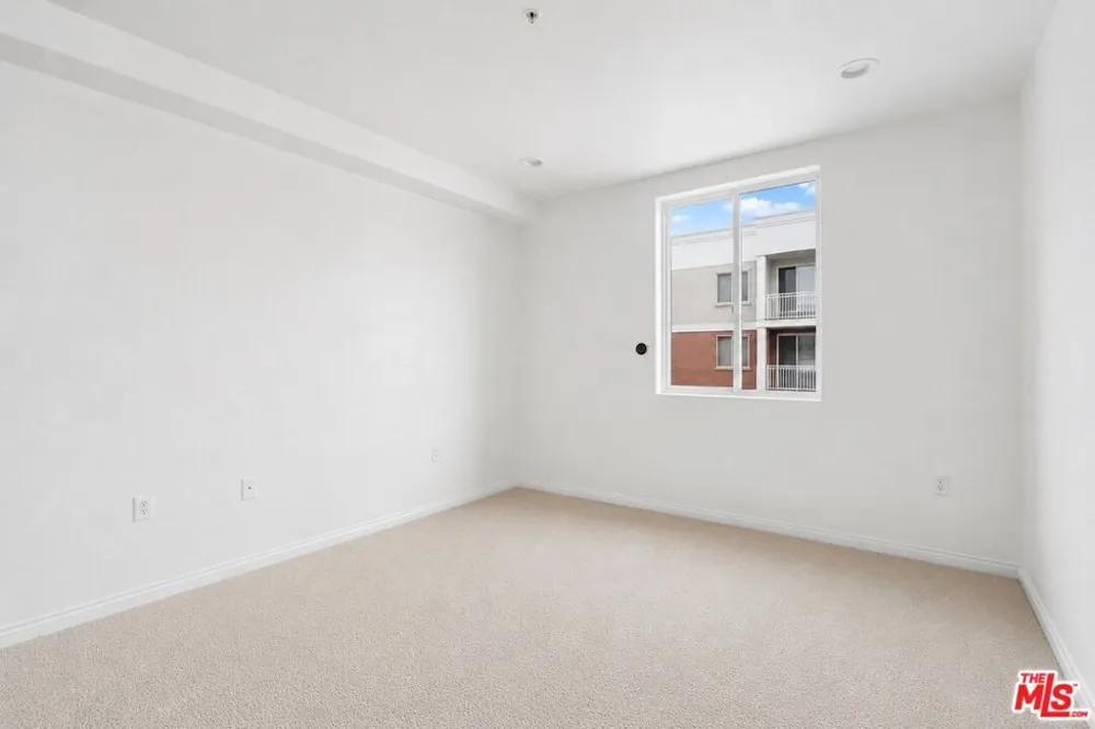 3740 Santa Rosalia Drive #326 Los Angeles, CA 90008
