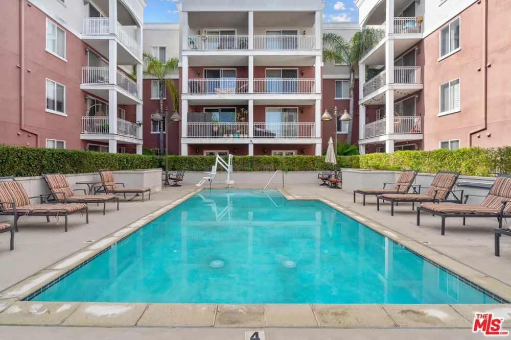 3740 Santa Rosalia Drive #326 Los Angeles, CA 90008