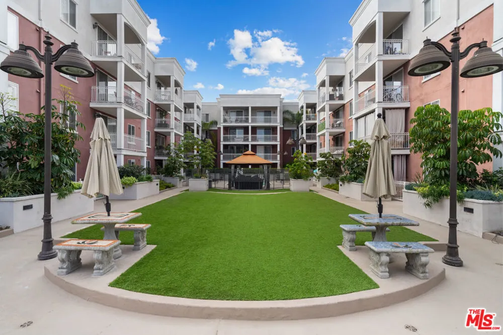 3740 Santa Rosalia Drive #326 Los Angeles, CA 90008