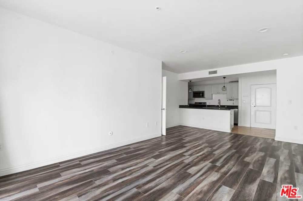 3740 Santa Rosalia Drive #326 Los Angeles, CA 90008