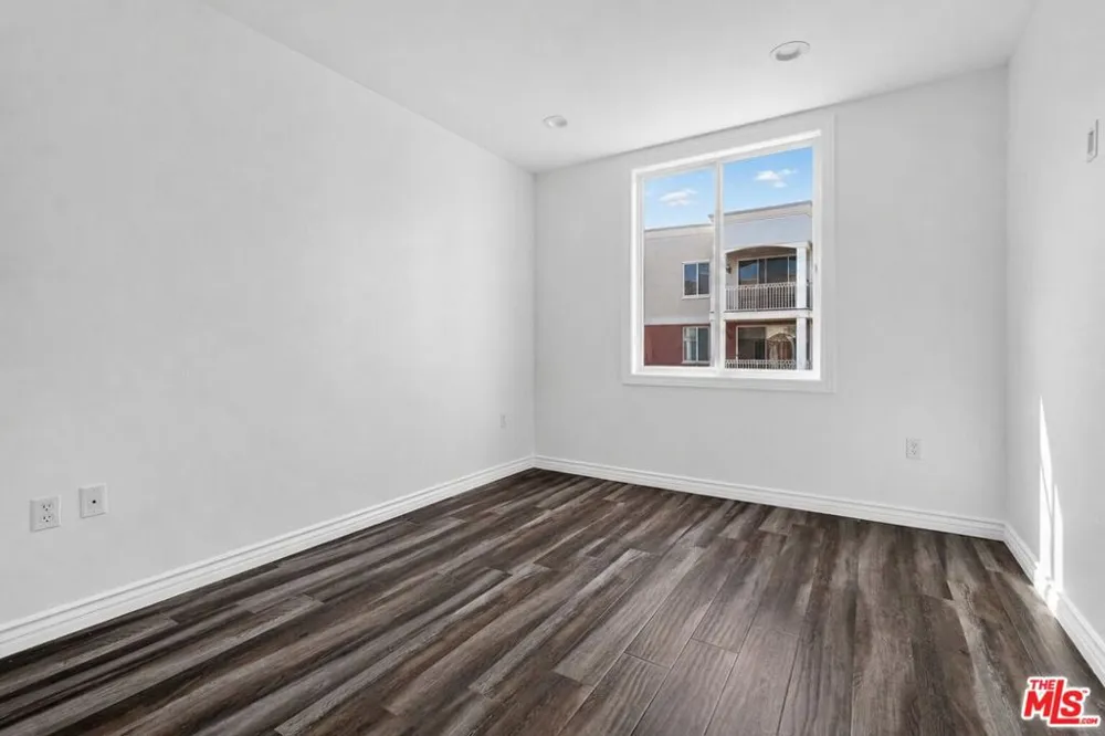 3740 Santa Rosalia Drive #326 Los Angeles, CA 90008