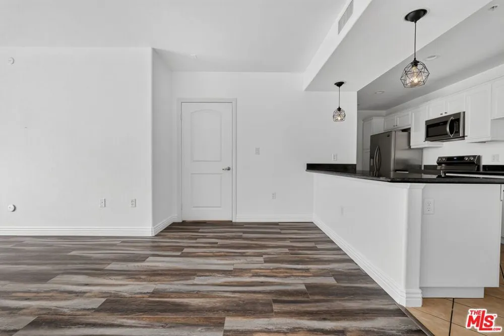 3740 Santa Rosalia Drive #326 Los Angeles, CA 90008
