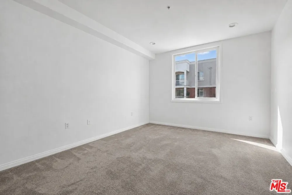 3740 Santa Rosalia Drive #326 Los Angeles, CA 90008