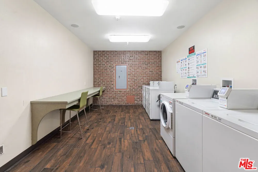 3740 Santa Rosalia Drive #326 Los Angeles, CA 90008