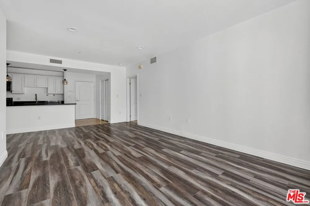 3740 Santa Rosalia Drive #326 Los Angeles, CA 90008