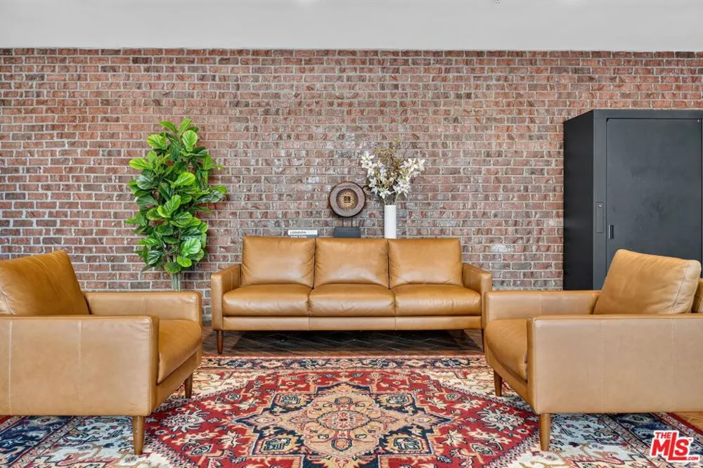 3740 Santa Rosalia Drive #326 Los Angeles, CA 90008