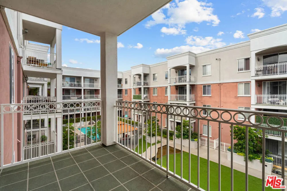 3740 Santa Rosalia Drive #326 Los Angeles, CA 90008