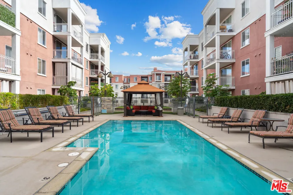 3740 Santa Rosalia Drive #326 Los Angeles, CA 90008