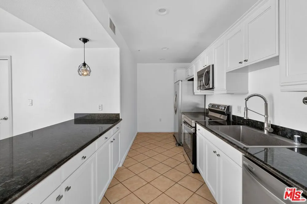 3740 Santa Rosalia Drive #326 Los Angeles, CA 90008