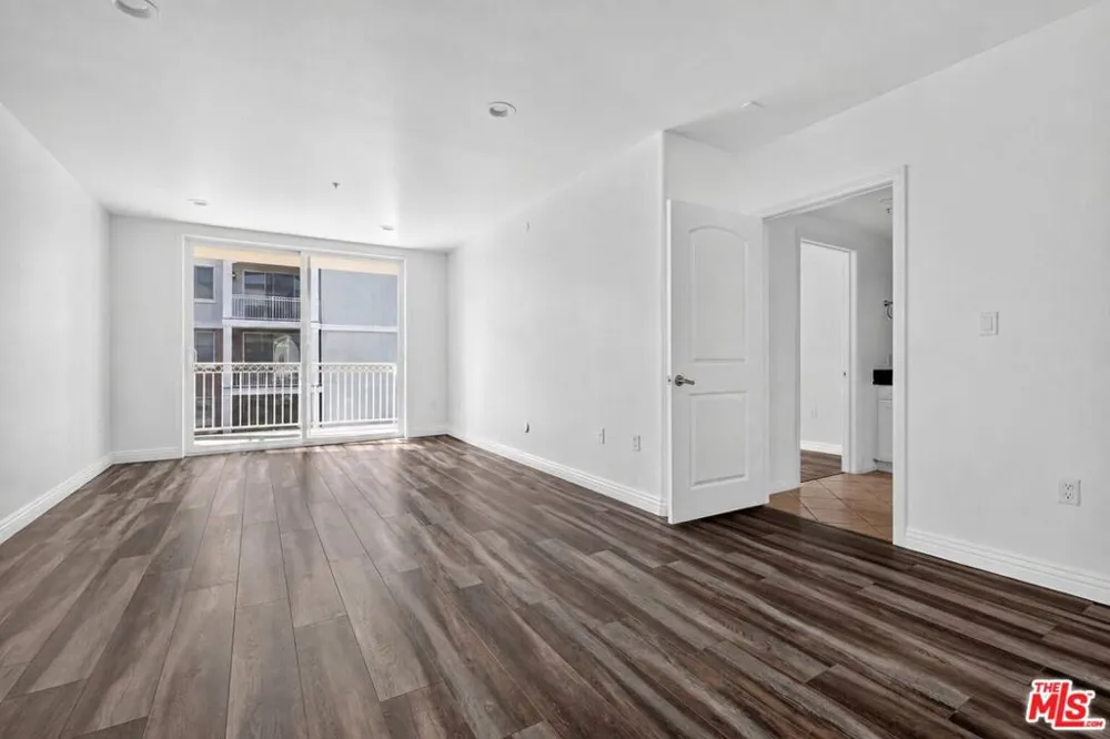 3740 Santa Rosalia Drive #326 Los Angeles, CA 90008